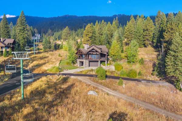 Luxury Ski In-Ski Out Mountain Estate in Tamarackimage 1