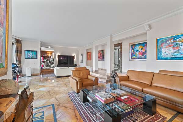 EXCEPTIONAL PROPERTY IN EPALINGESimage4
