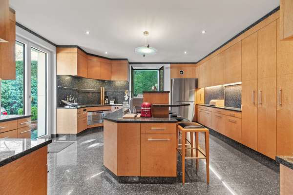 EXCEPTIONAL PROPERTY IN EPALINGESimage5